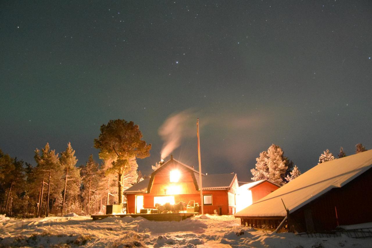 Camp Caroli Wooden Cabins Jukkasjarvi Exterior photo